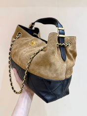 CHANEL 25S LARGE HOBO BAG 36 IN SUEDE COMBINED WITH LAMBSKIN GOLD HARDWARE