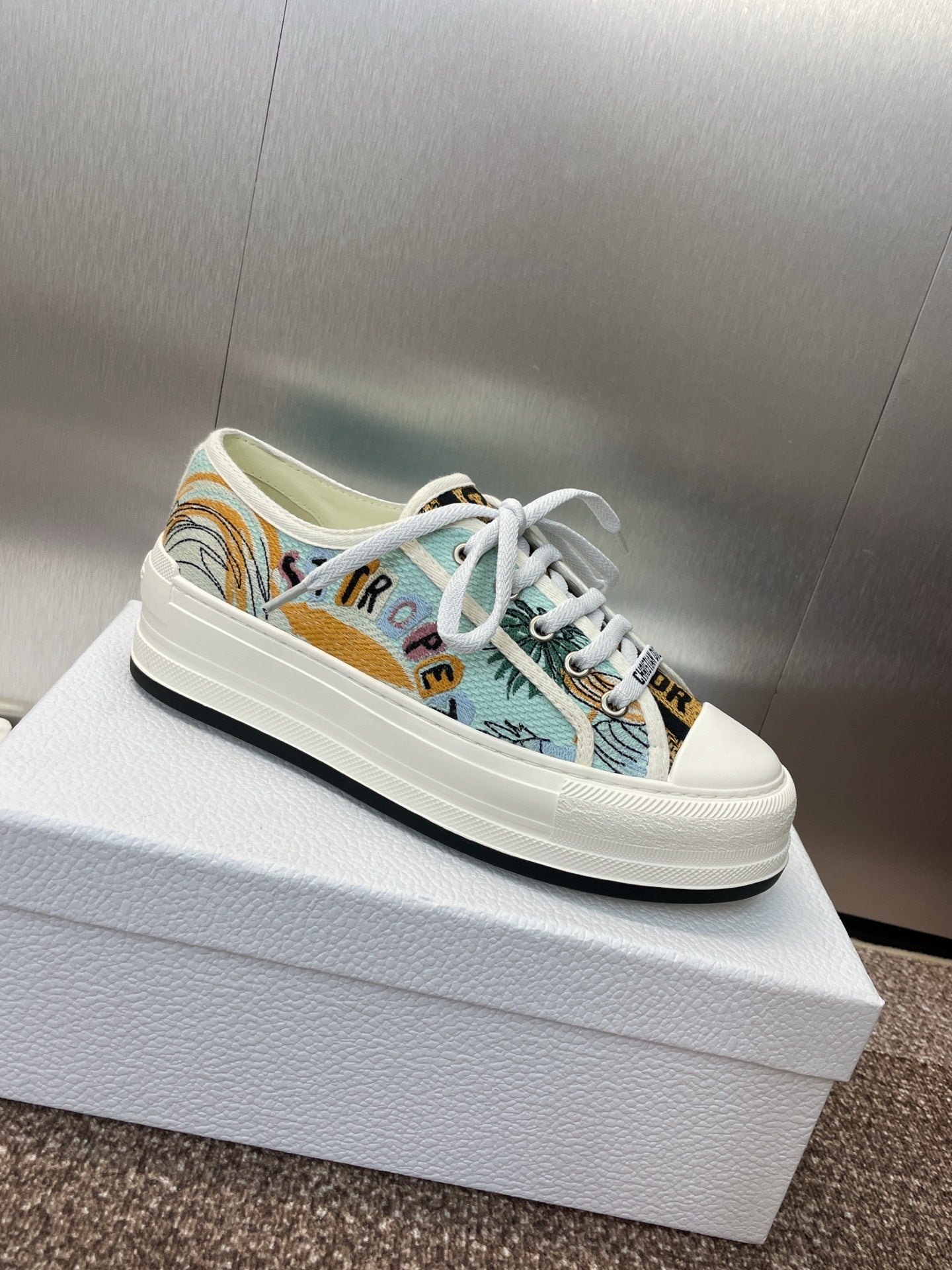 DIOR 25S WALK'N' SNEAKER IN MULTICOLOR DIOR OBLIQUE EMBROIDERED COTTON