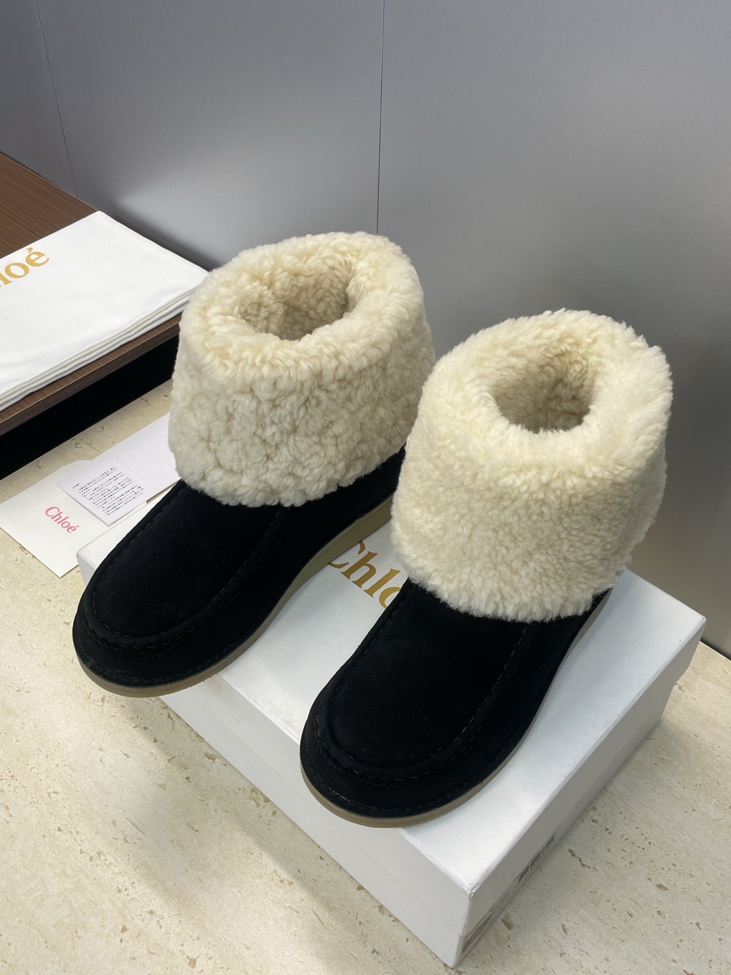 CHLOÉ 26S SHEARLING BOOTS IN BLACK SUEDE