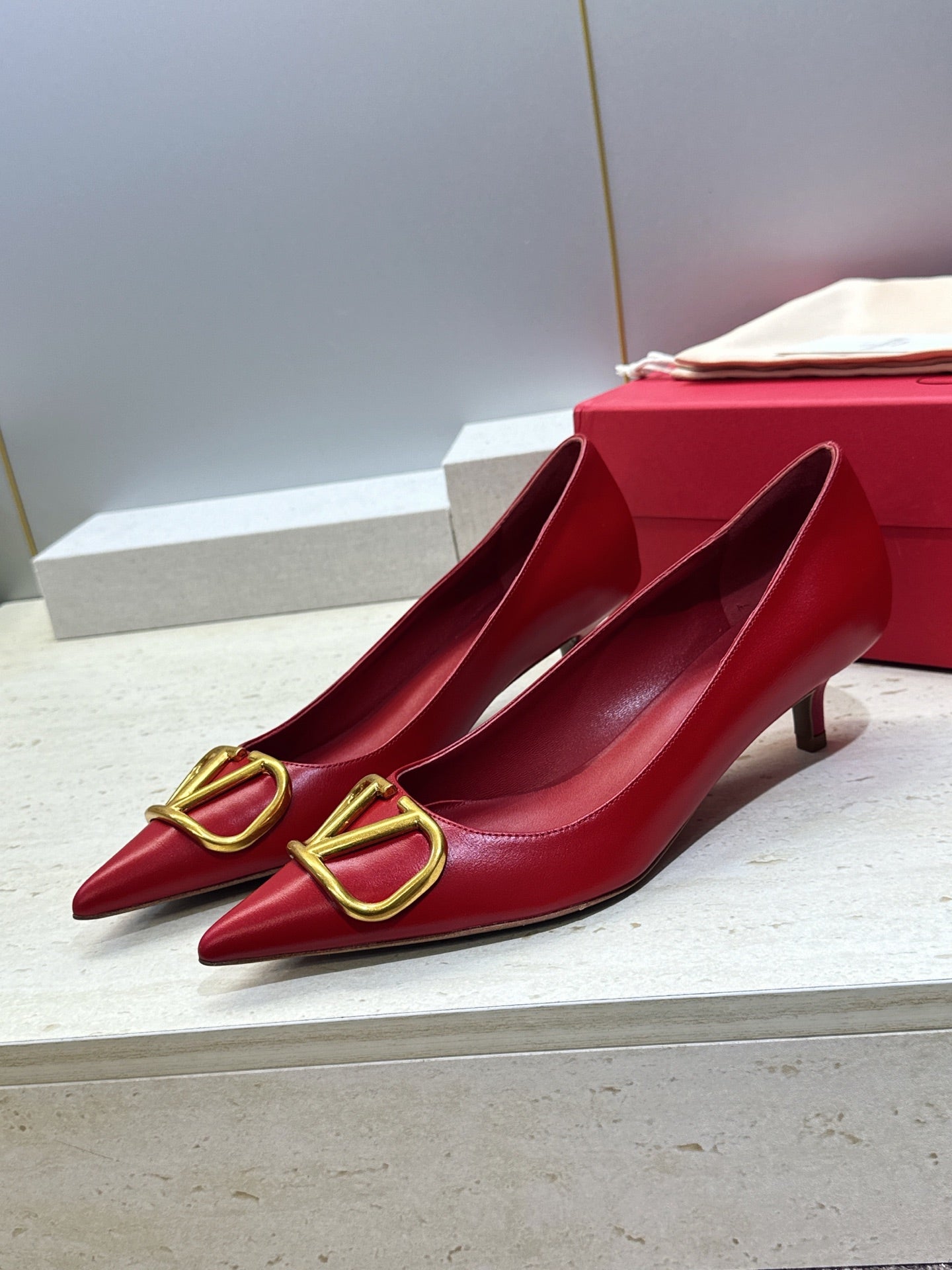 VALENTINO 26S HIGH HEELS 40 MM IN RED CALFSKIN WITH GOLD HARDWARE