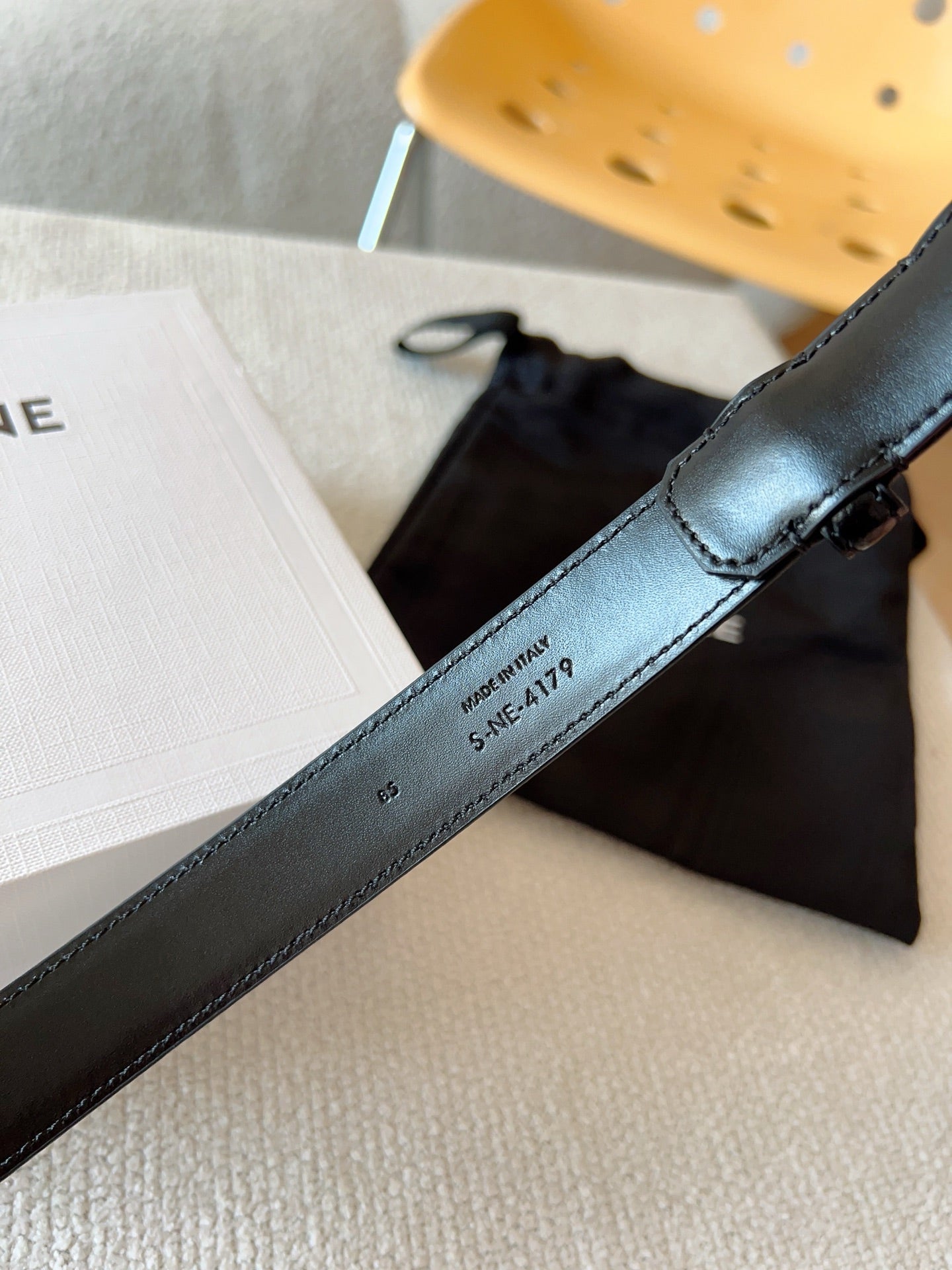 CELINE 25S TRIOMPHE BELT 25MM IN BLACK CALFSKIN GOLD HARDWARE 585790