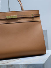 MANHATTAN SHOPPING BAG 40 IN TAWNY BROWN SMOOTH LAMBSKIN GOLD BUCKLE