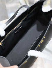 MANHATTAN SHOPPING BAG 40 IN BLACK SMOOTH LAMBSKIN GOLD BUCKLE