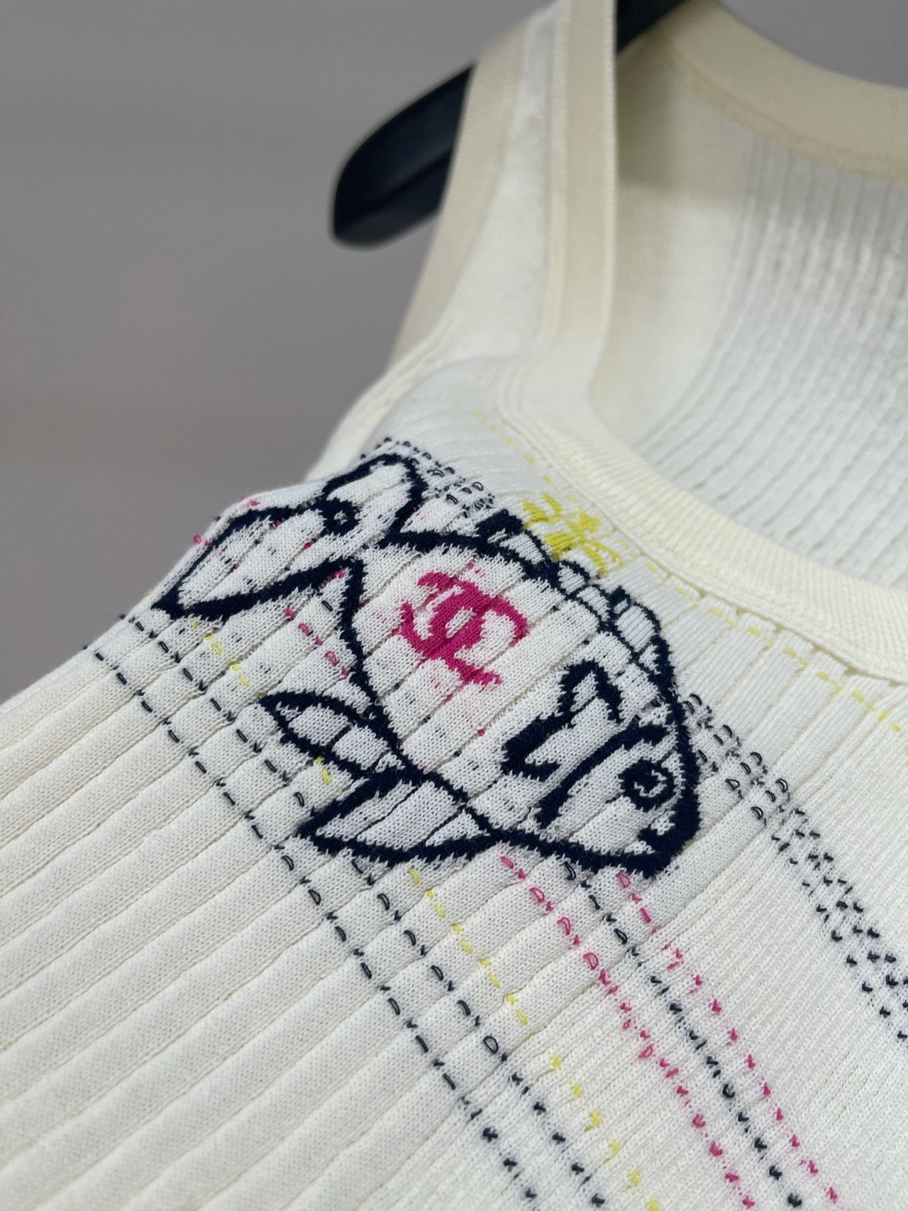 CHANEL SLEEVELESS KNIT TOP 273202