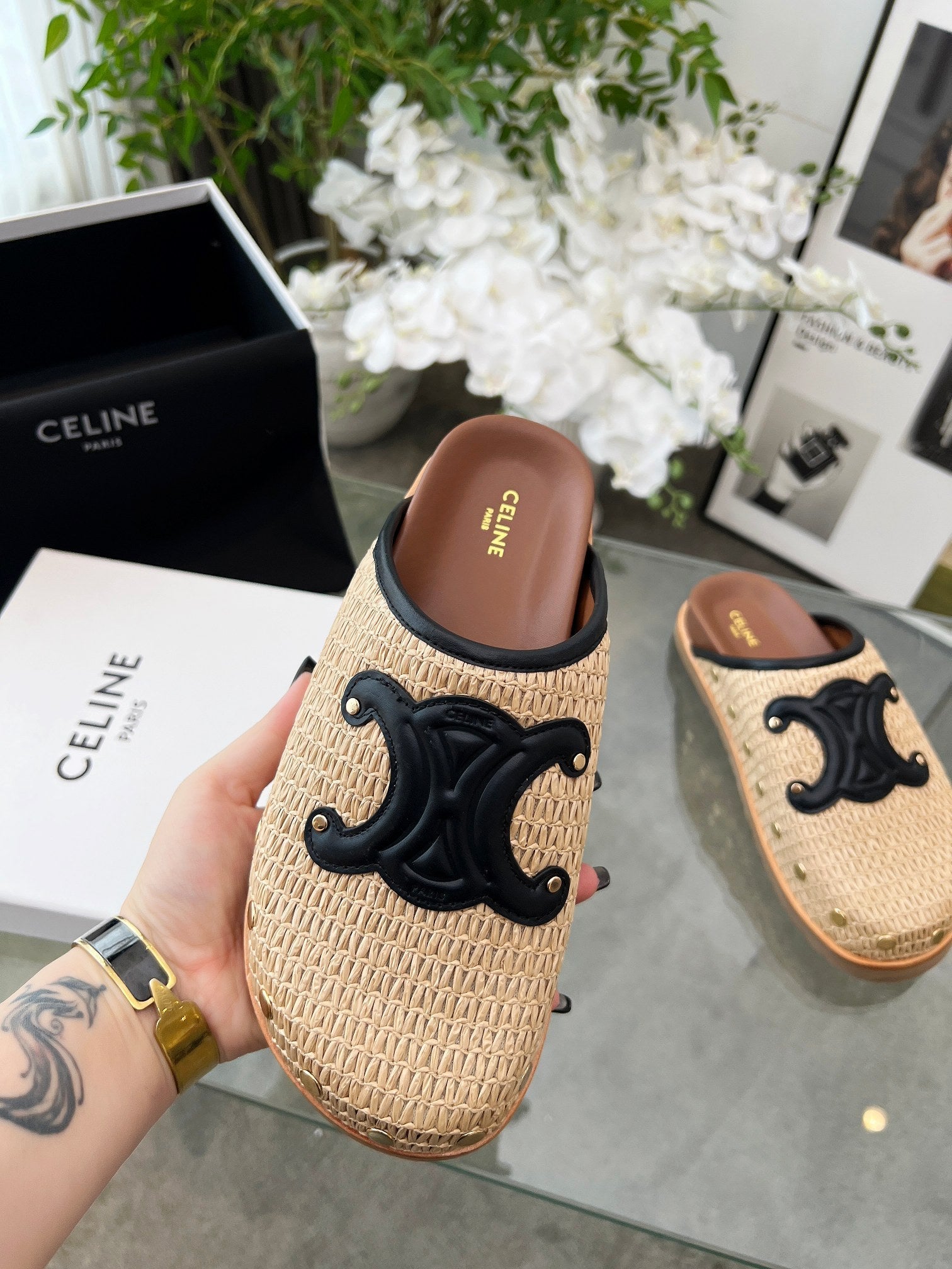 CELINE 26S TRIOMPHE MULES IN BEIGE RAFFIA AND BLACK CALFSKIN