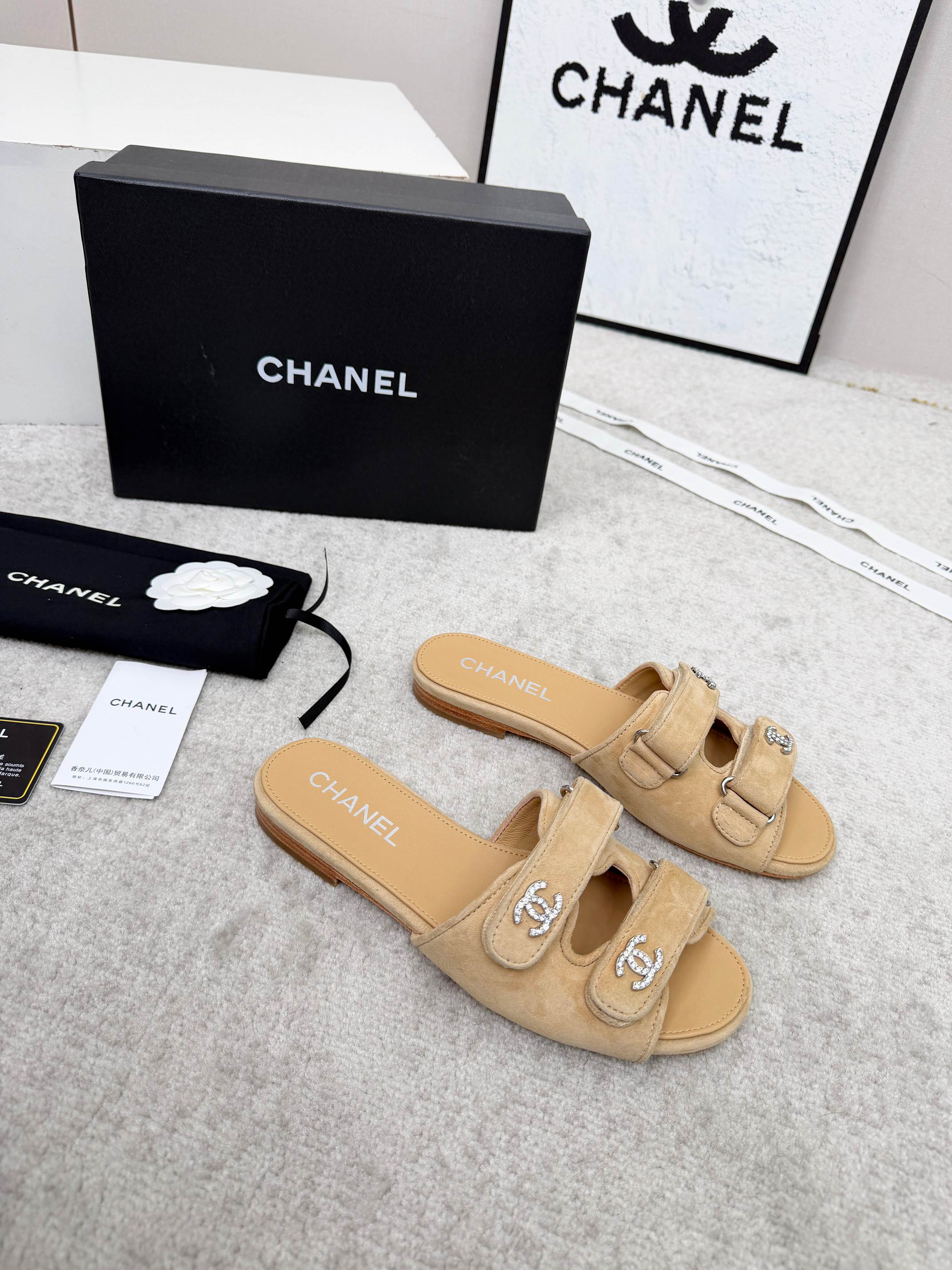 CHANEL 26S DOUBLE STRAP SLIDE SANDALS IN BEIGE SUEDE AND CALFSKIN