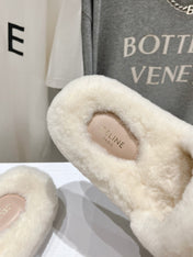 THICK-SOLED SLIPPER IN WHITE LAMB FUR