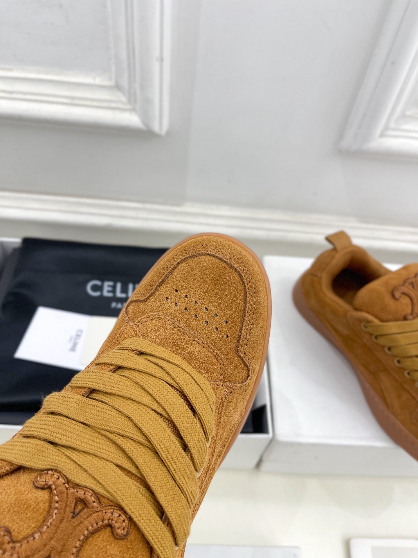HUNTINGTON LOW LACE-UP SNEAKER IN PERU BROWN SUEDE AND MESH