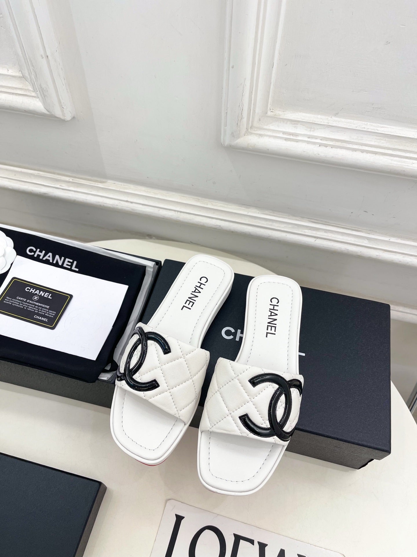 CHANEL 26S FLAT SLIDES IN WHITE LAMBSKIN WITH BLACK CC LOGO