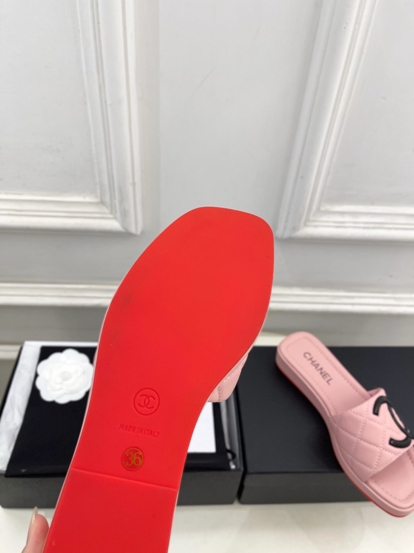 CHANEL 26S FLAT SLIDES IN LIGHT PINK LAMBSKIN WITH BLACK CC LOGO