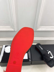 CHANEL 26S FLAT SLIDES IN BLACK LAMBSKIN WITH WHITE CC LOGO
