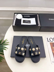 CHANEL 26S FLAT SANDALS IN BLACK LAMBSKIN CHARM-DECORATED