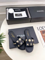 CHANEL 26S FLAT SANDALS IN BLACK LAMBSKIN CHARM-DECORATED