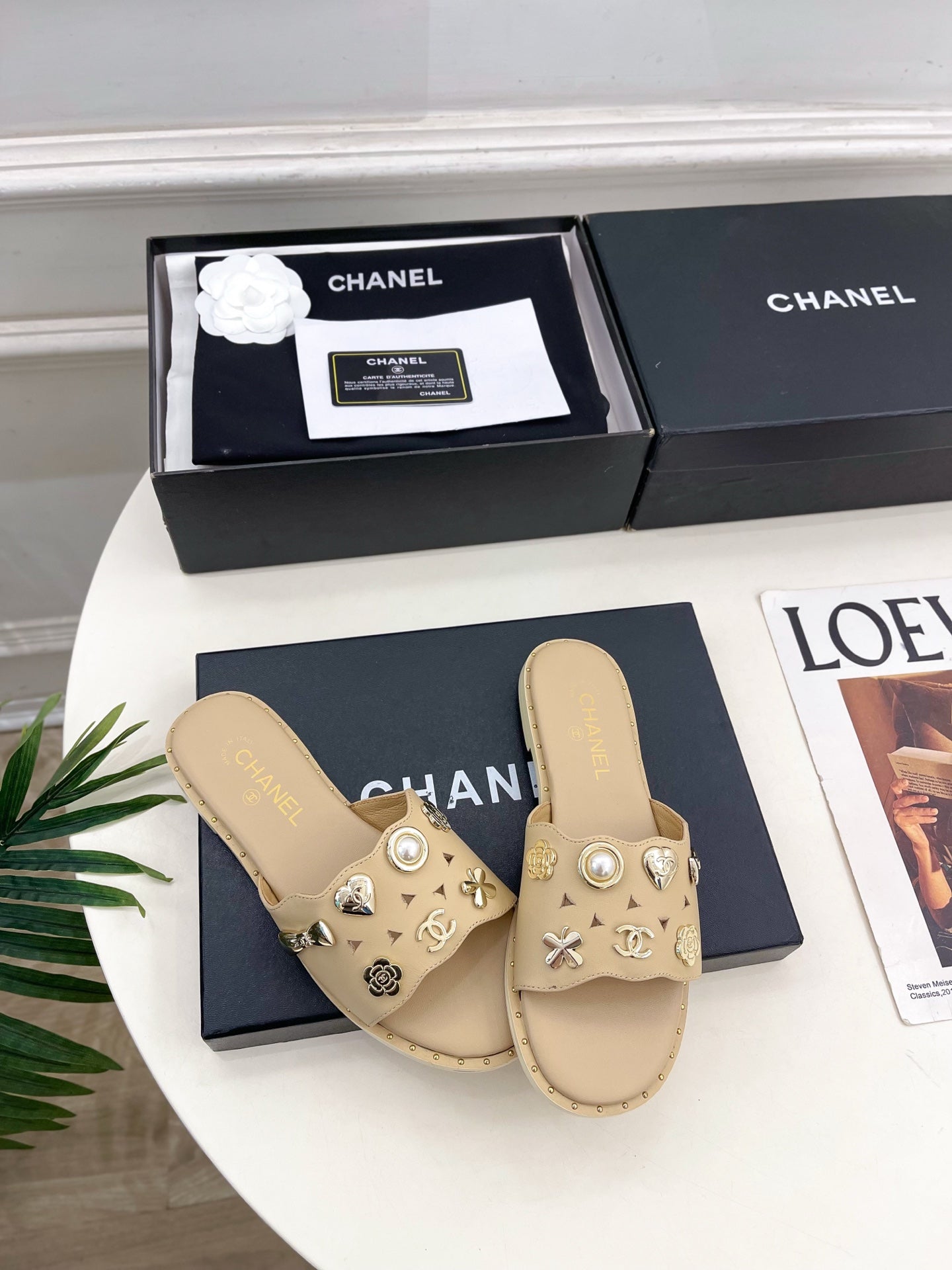 CHANEL 26S FLAT SANDALS IN BEIGE LAMBSKIN CHARM-DECORATED