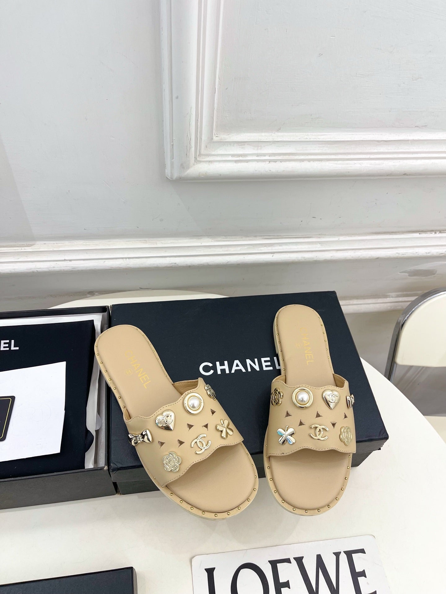 CHANEL 26S FLAT SANDALS IN BEIGE LAMBSKIN CHARM-DECORATED