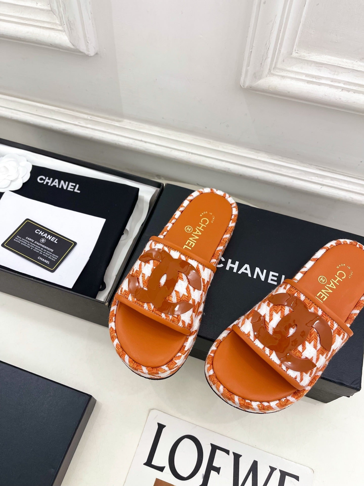 CHANEL 26S SANDALS 35 MM IN ORANGE TWEED