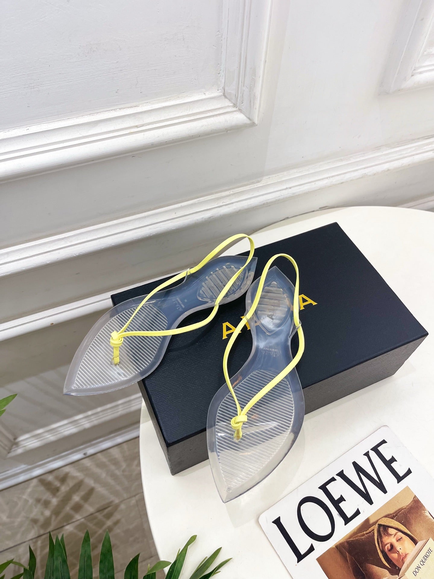 ALAIA 26S POINTED-TOE THONG SANDALS IN YELLOW AND TRANSPARENT PVC