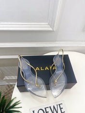 ALAIA 26S POINTED-TOE THONG SANDALS IN GOLD AND TRANSPARENT PVC