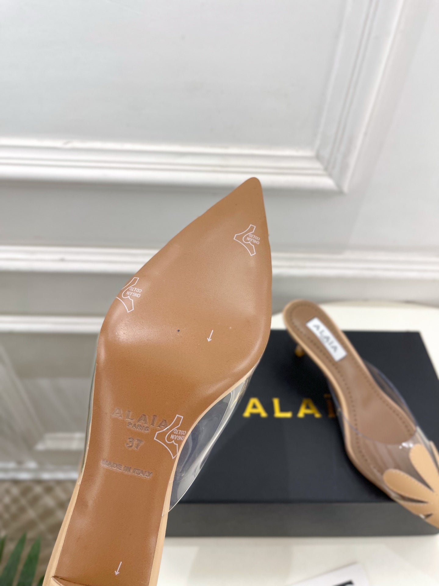 ALAIA 26S MULE HEELS 55 MM IN BEIGE LAMBSKIN AND TRANSPARENT PVC