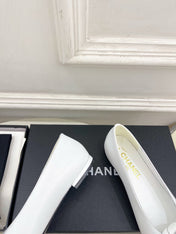CHANEL 26S BALLET FLATS IN WHITE LAMBSKIN WITH FLOWER EMBELLISHMENT