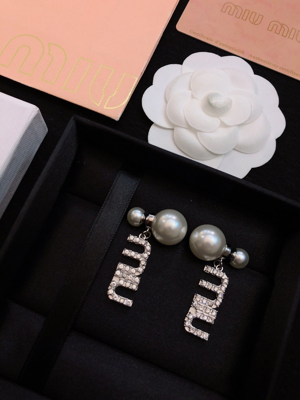 MIUMIU 26S CRYSTAL LOGO PEARL DROP EARRINGS IN SILVER TONE METAL 620414