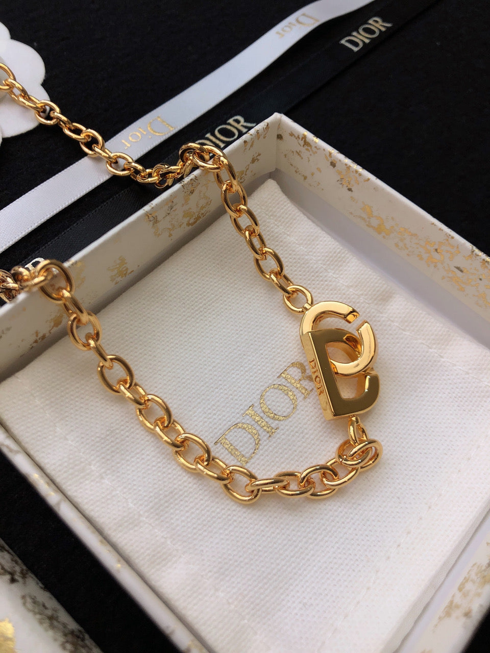 CD 26S CD LOGO CHUNKY CHAIN NECKLACE IN GOLD TONE METAL 631003