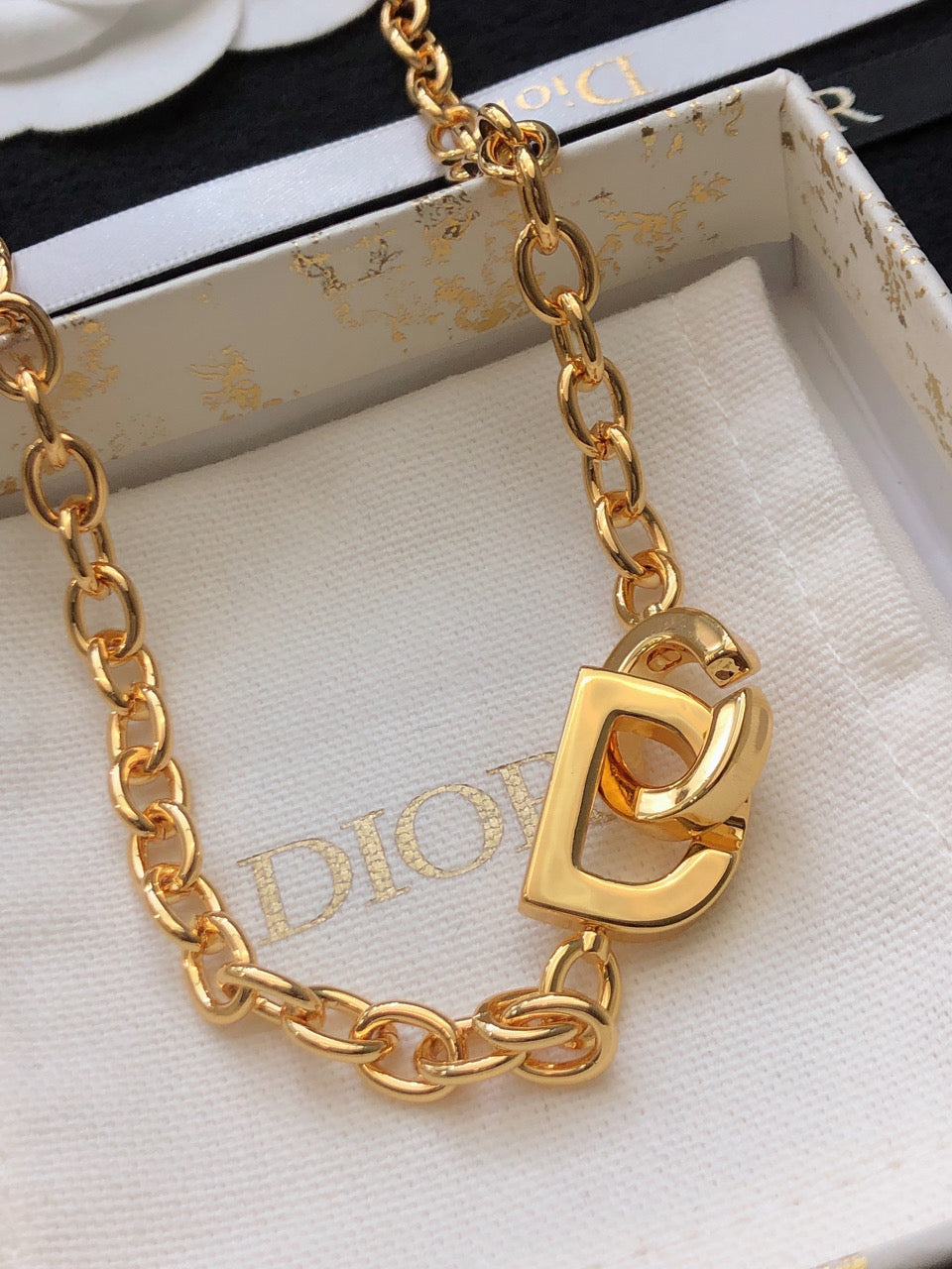 CD 26S CD LOGO CHUNKY CHAIN NECKLACE IN GOLD TONE METAL 631003