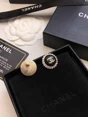 CHANEL 26S DOUBLE C LOGO BLACK ENAMEL CRYSTAL FRAME STUD EARRINGS IN GOLD METAL 633330