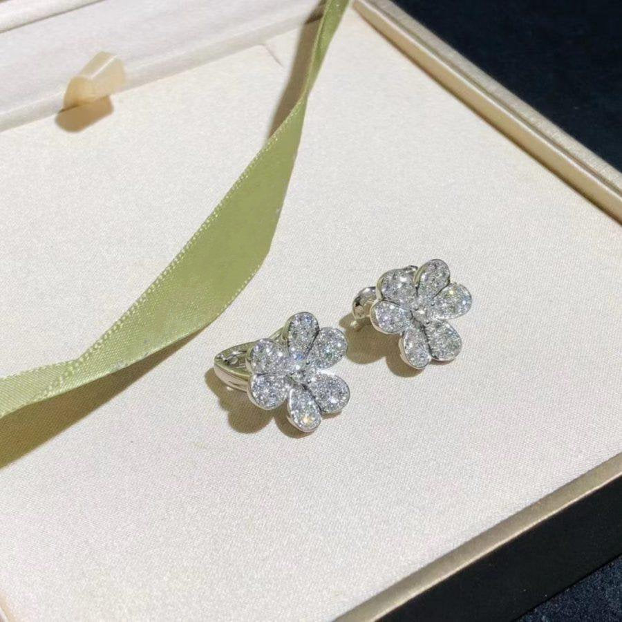 van-cleef-arpels-frivole-earrings-small-model-white-gold-diamond-vcarb65800-coral-2-900x900_d3cb447d-e44b-466a-805a-1c5d6f1bd85a.jpg