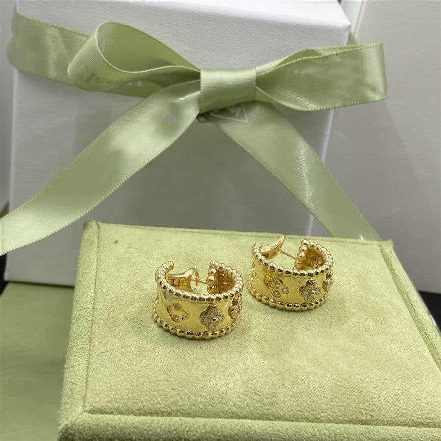 van-cleef-arpels-perlee-clovers-hoop-earrings-yellow-gold-diamond-vcaro3ye00-coral-4-900x900_65293330-2ce2-419d-97f2-99690d16637a.jpg