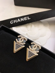 CHANEL 26S DOUBLE C LOGO BLACK CRYSTAL TRIANGLE DROP EARRINGS IN GOLD METAL 6318352